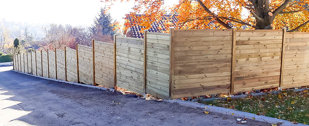 Clôture en bois à Beynac