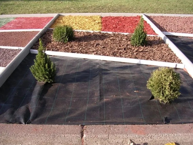 Bâche géotextile pour jardin à Beynac